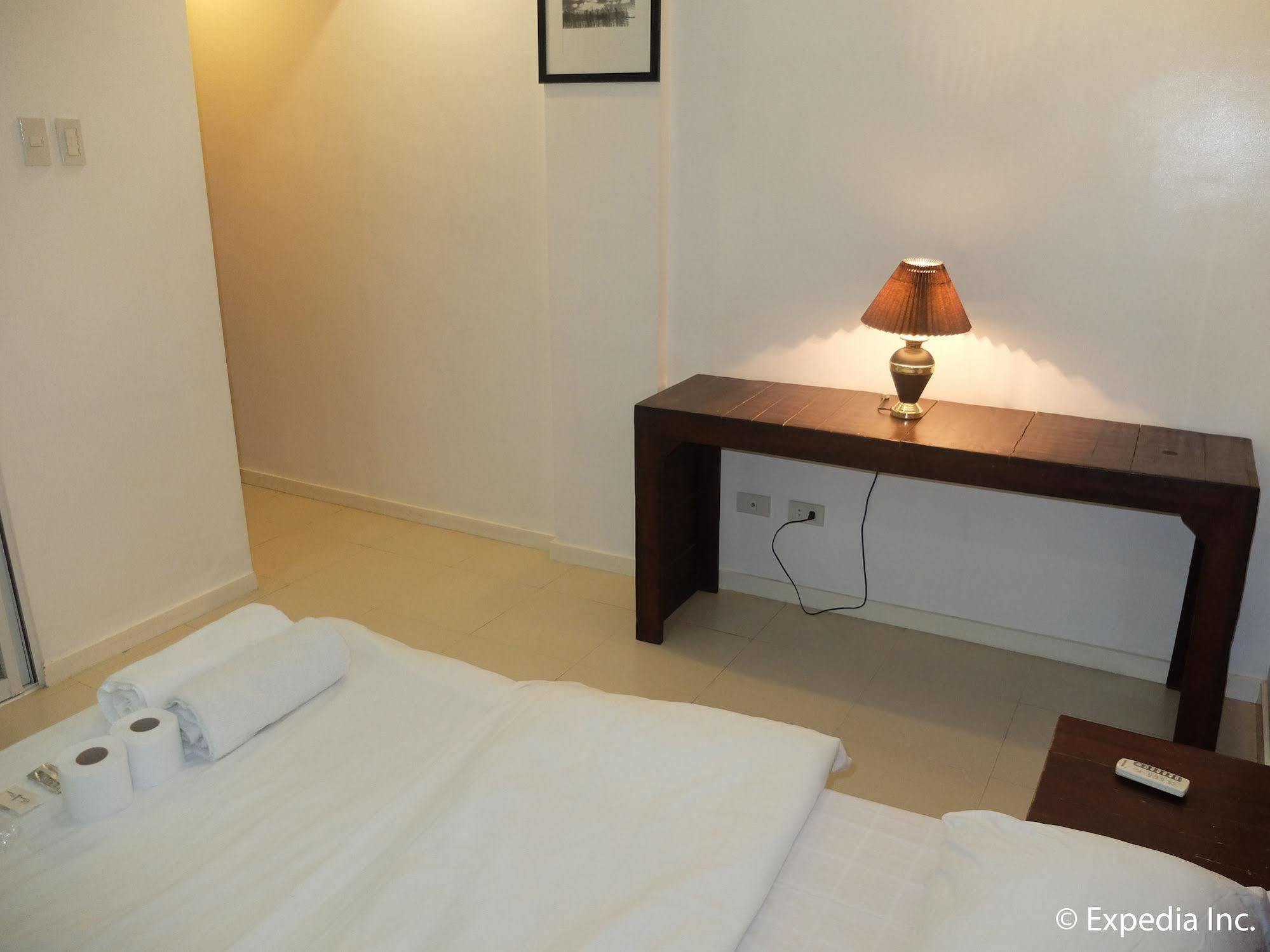 Elyseah Condotel Angeles Exterior photo